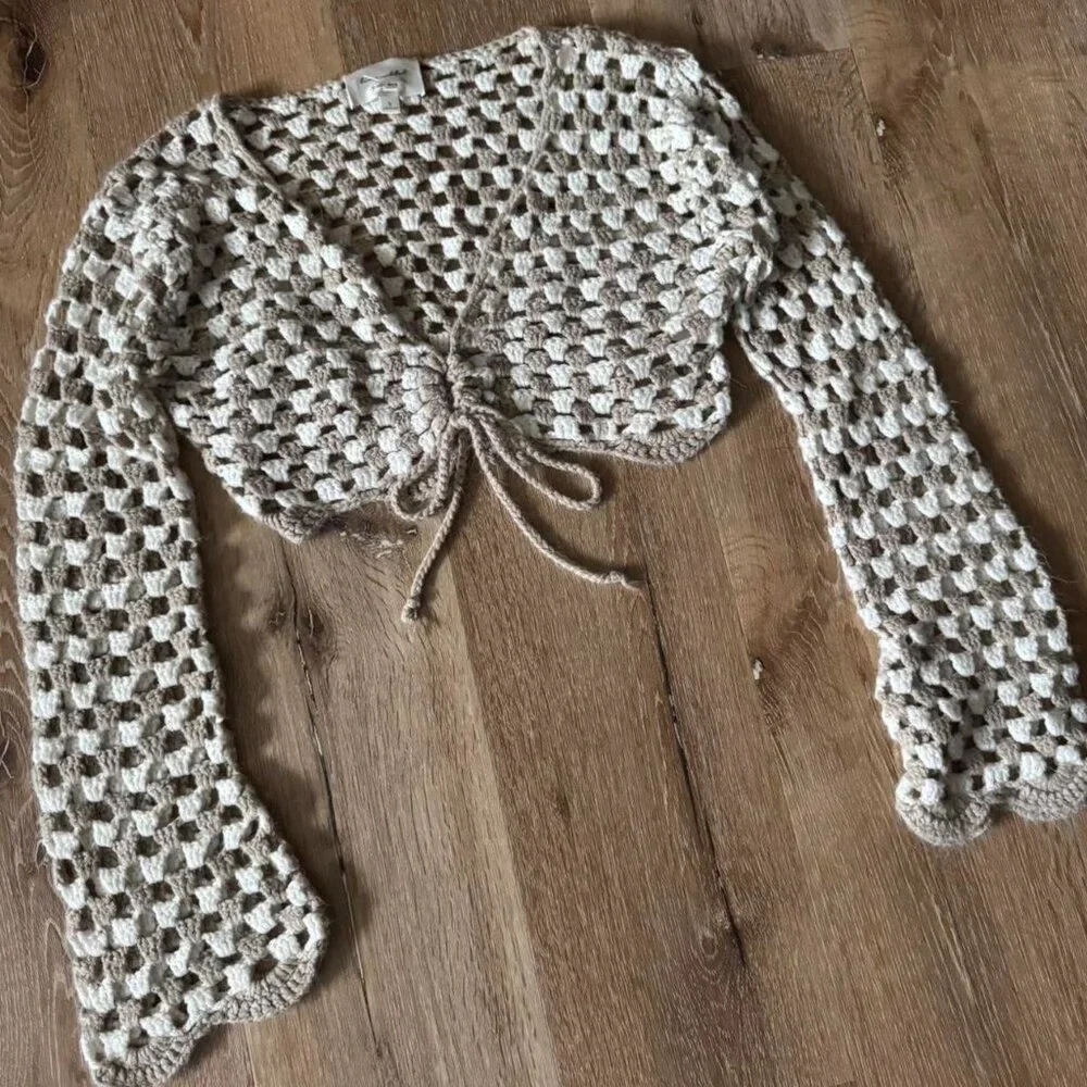 Line and Dot Cream and White crochet‎ crop tie top Size small